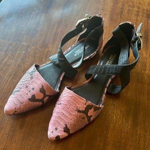 Lizard embossed rose colored Messeca NY sandals